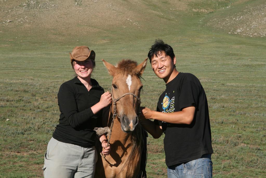 Golden Gobi Hostel & Tours Ulan Bator Exteriör bild