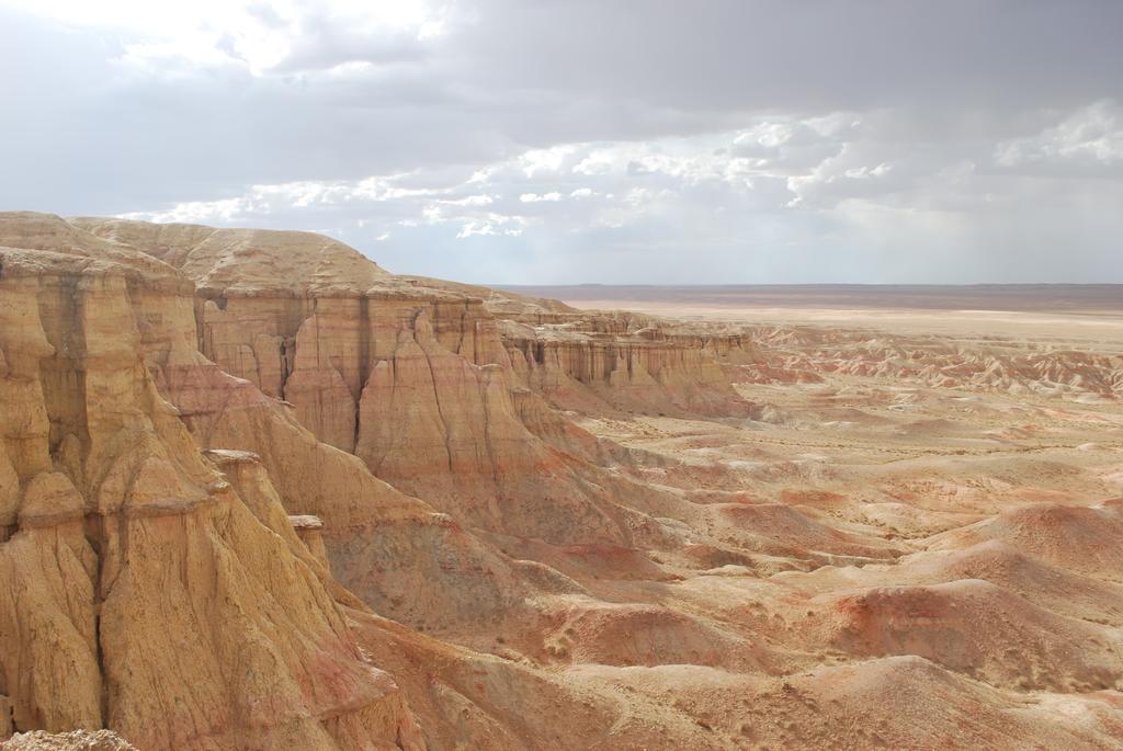 Golden Gobi Hostel & Tours Ulan Bator Exteriör bild
