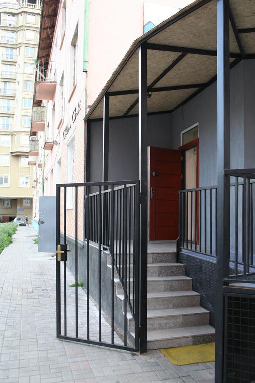 Golden Gobi Hostel & Tours Ulan Bator Exteriör bild